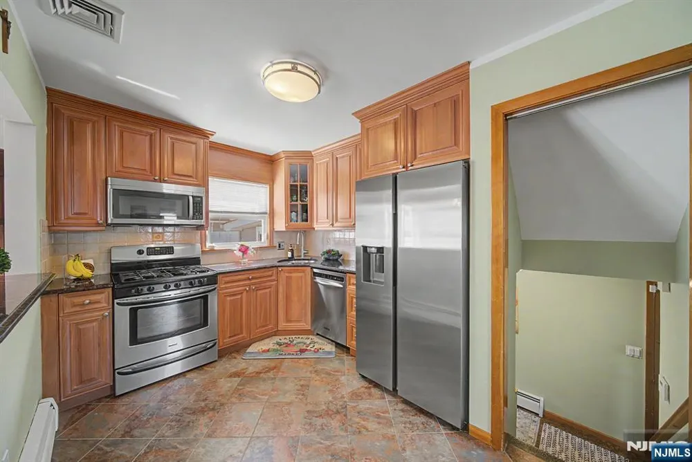 16 6th Street Wood Ridge, NJ 07075