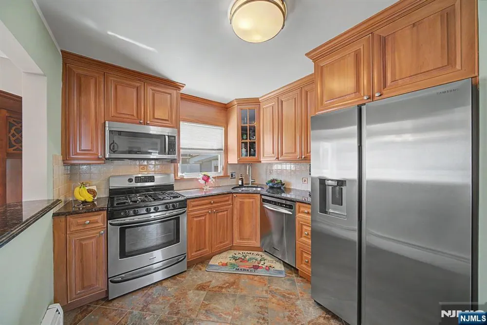 16 6th Street Wood Ridge, NJ 07075