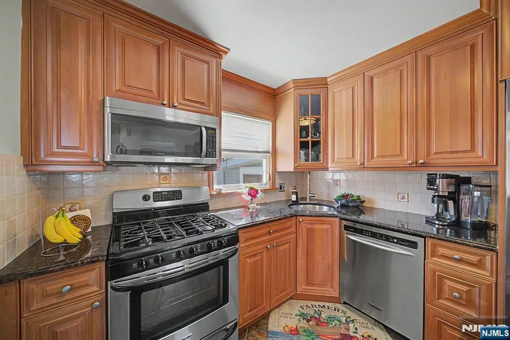 16 6th Street Wood Ridge, NJ 07075