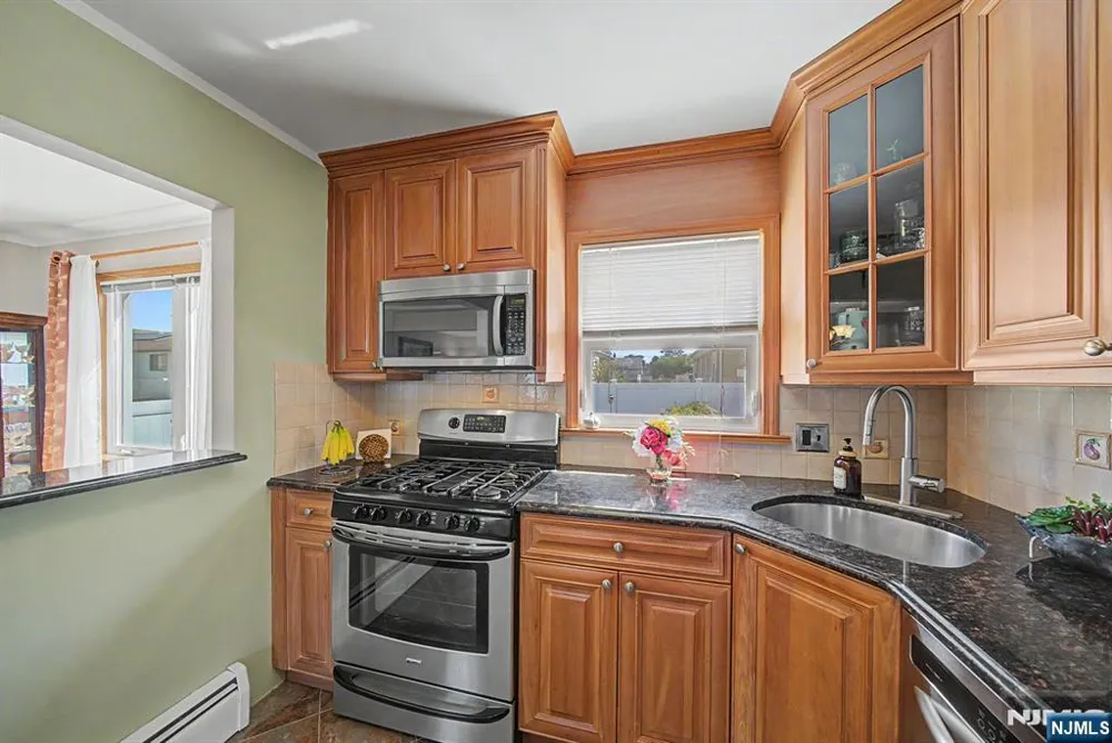 16 6th Street Wood Ridge, NJ 07075