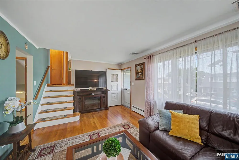 16 6th Street Wood Ridge, NJ 07075