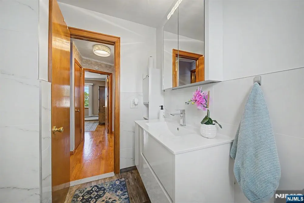 16 6th Street Wood Ridge, NJ 07075