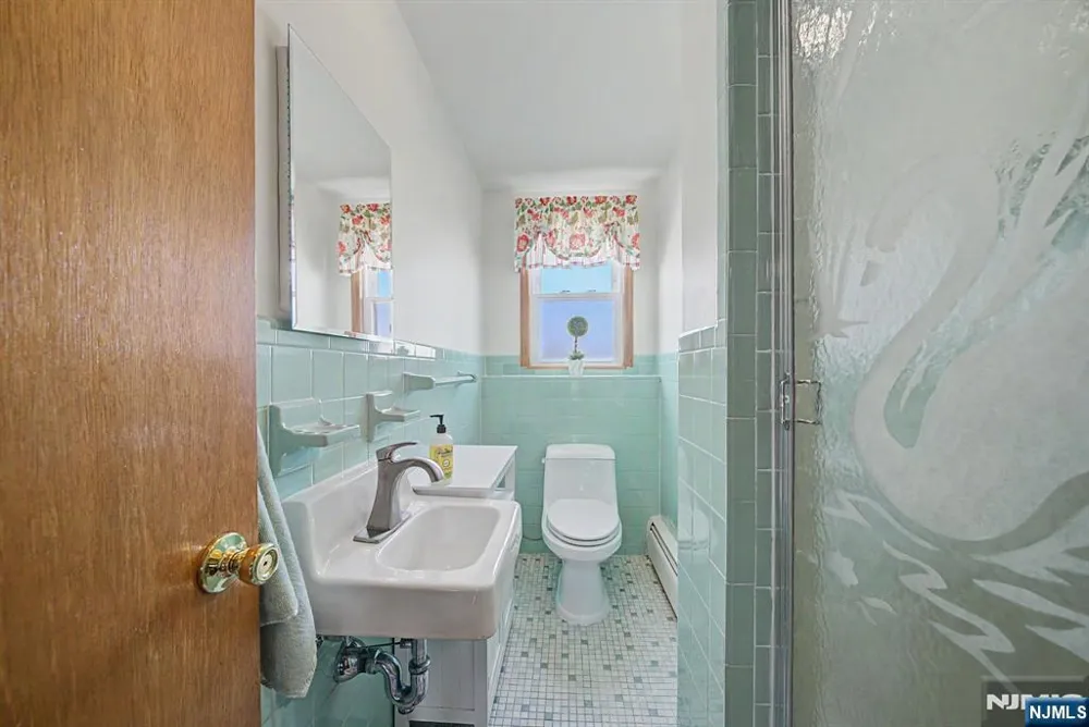 16 6th Street Wood Ridge, NJ 07075