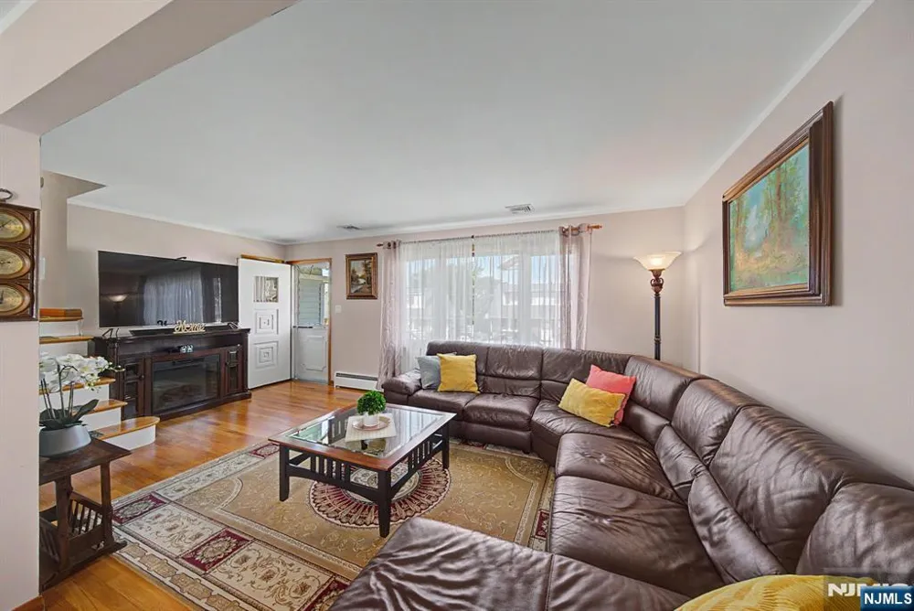 16 6th Street Wood Ridge, NJ 07075