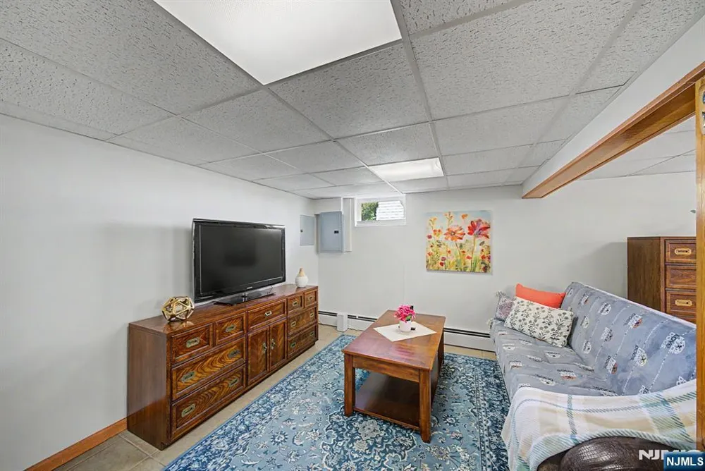 16 6th Street Wood Ridge, NJ 07075