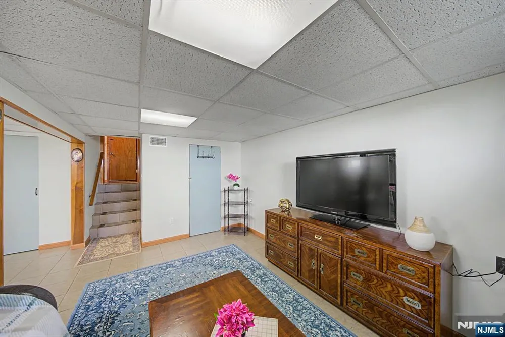 16 6th Street Wood Ridge, NJ 07075
