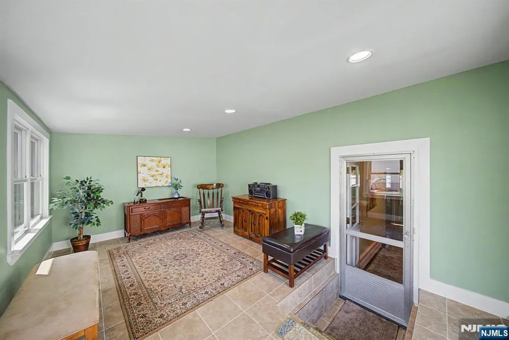 16 6th Street Wood Ridge, NJ 07075