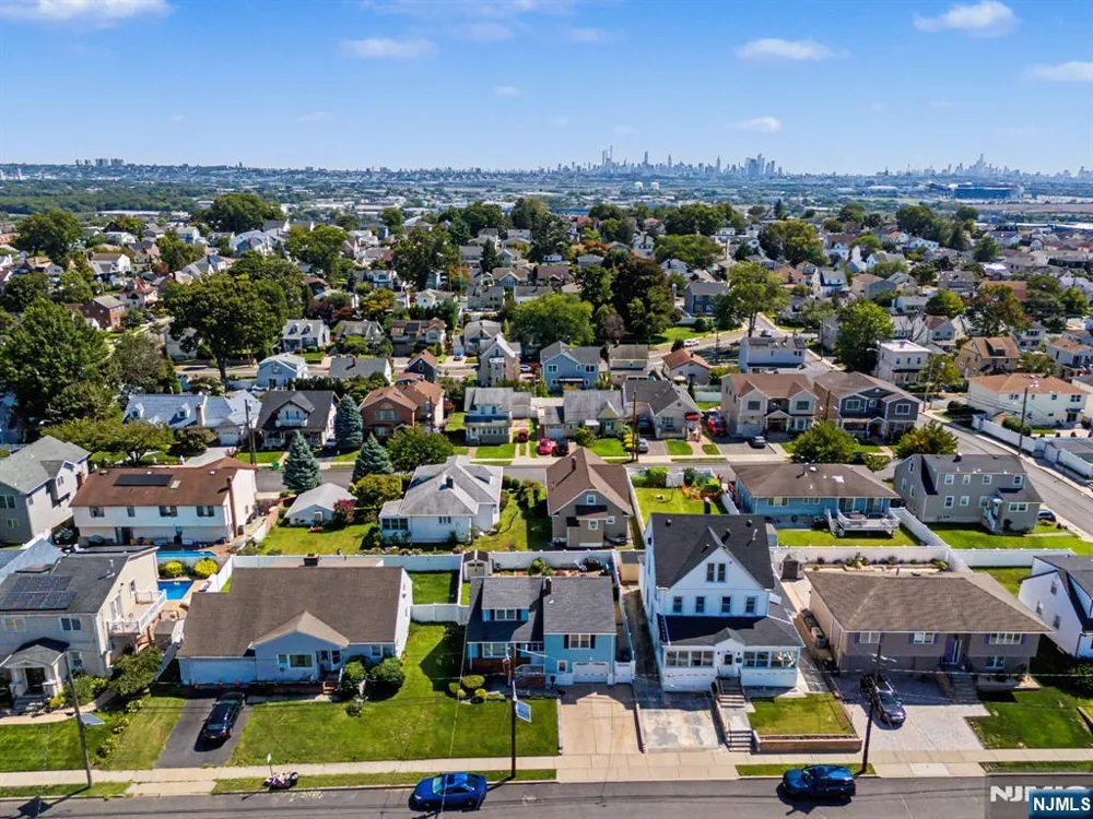 16 6th Street Wood Ridge, NJ 07075