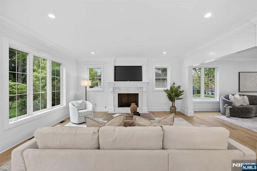 22 Northwood Avenue Demarest, NJ 07627