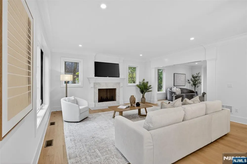 22 Northwood Avenue Demarest, NJ 07627