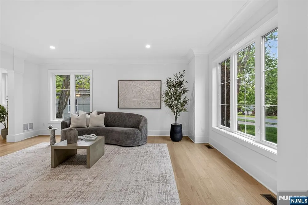 22 Northwood Avenue Demarest, NJ 07627
