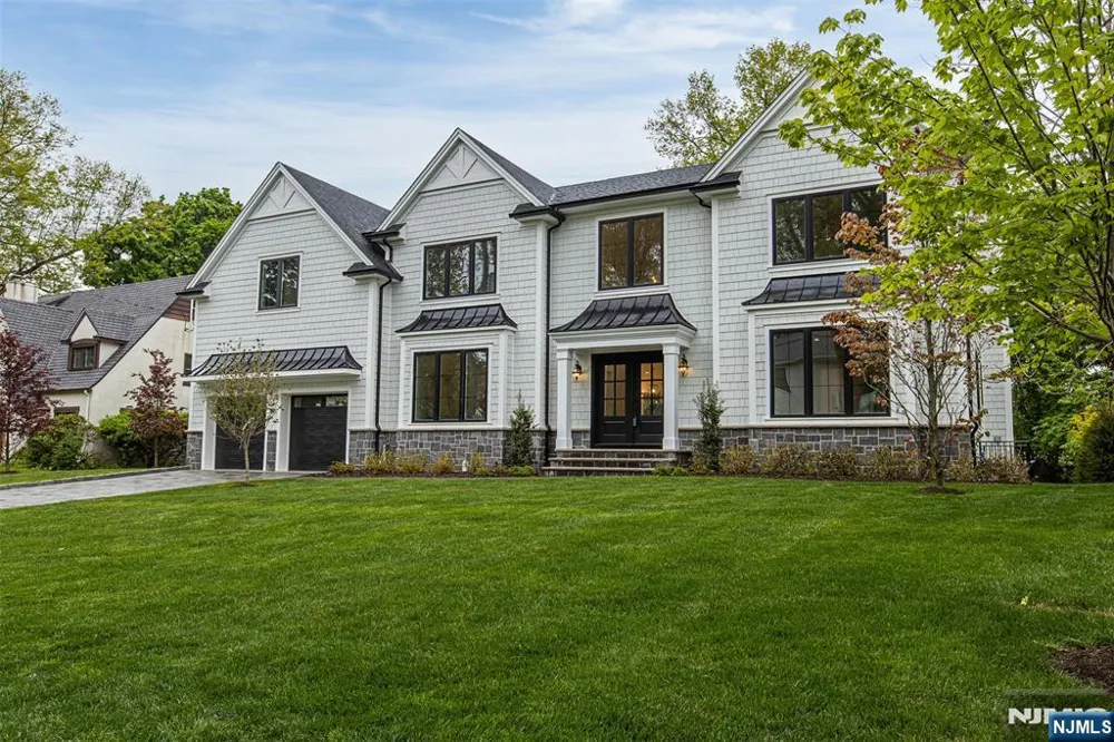 22 Northwood Avenue Demarest, NJ 07627