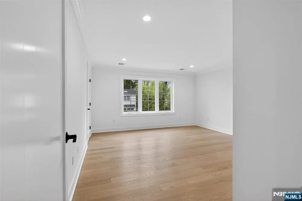 22 Northwood Avenue Demarest, NJ 07627