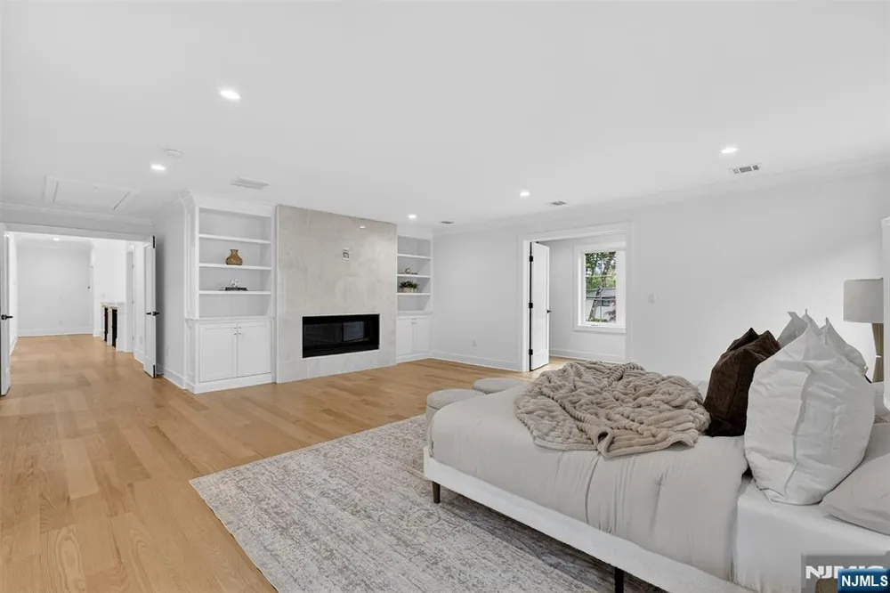 22 Northwood Avenue Demarest, NJ 07627
