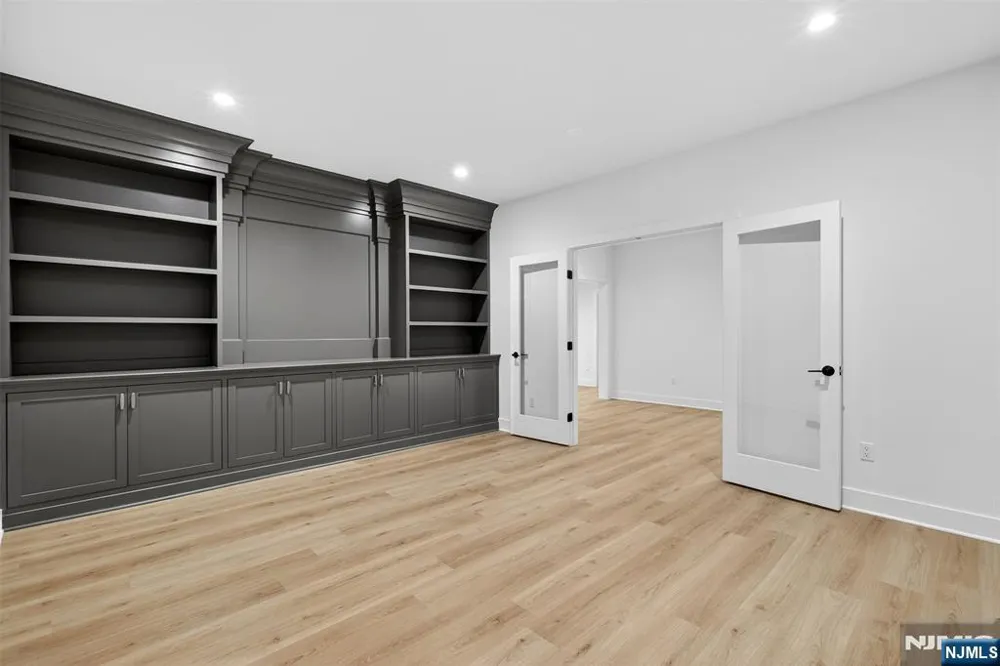 22 Northwood Avenue Demarest, NJ 07627