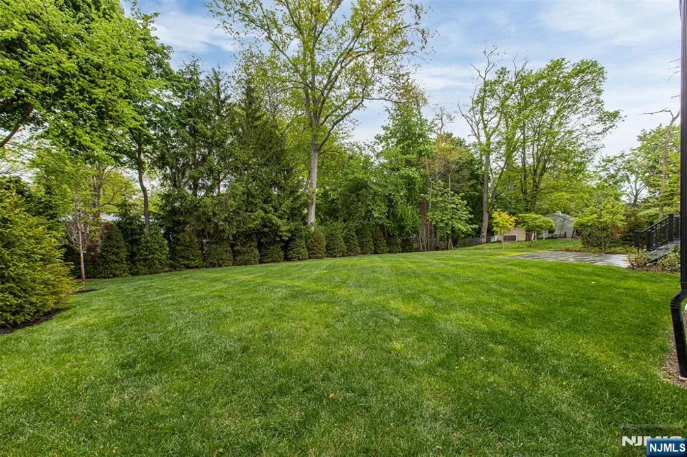 22 Northwood Avenue Demarest, NJ 07627