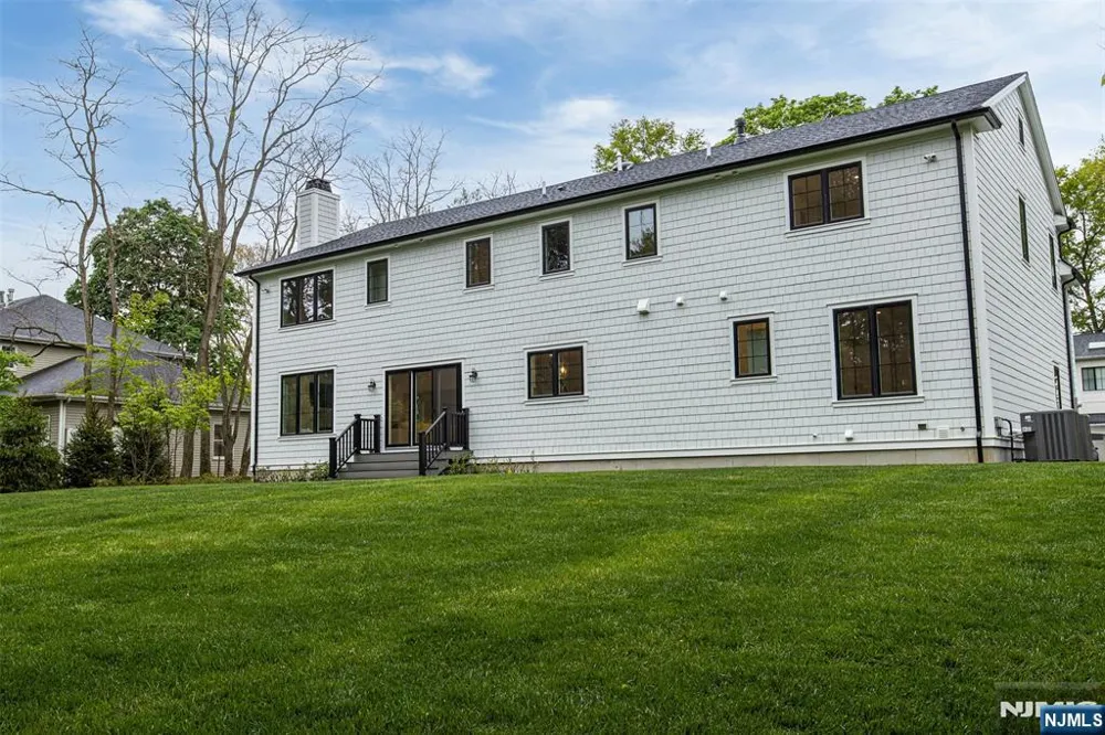 22 Northwood Avenue Demarest, NJ 07627