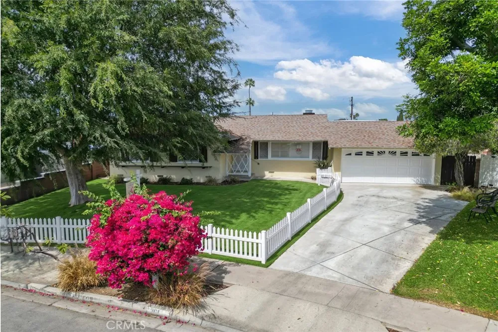 901 W Autumn Anaheim, CA 92805