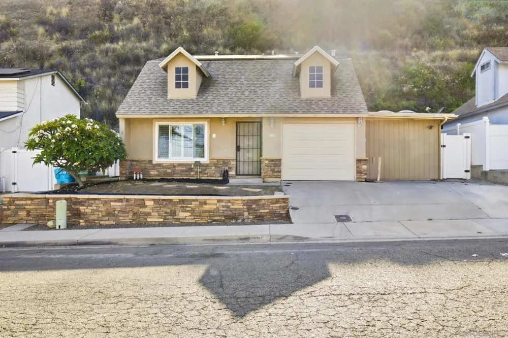 1880 Hanford Dr San Diego, CA 92111