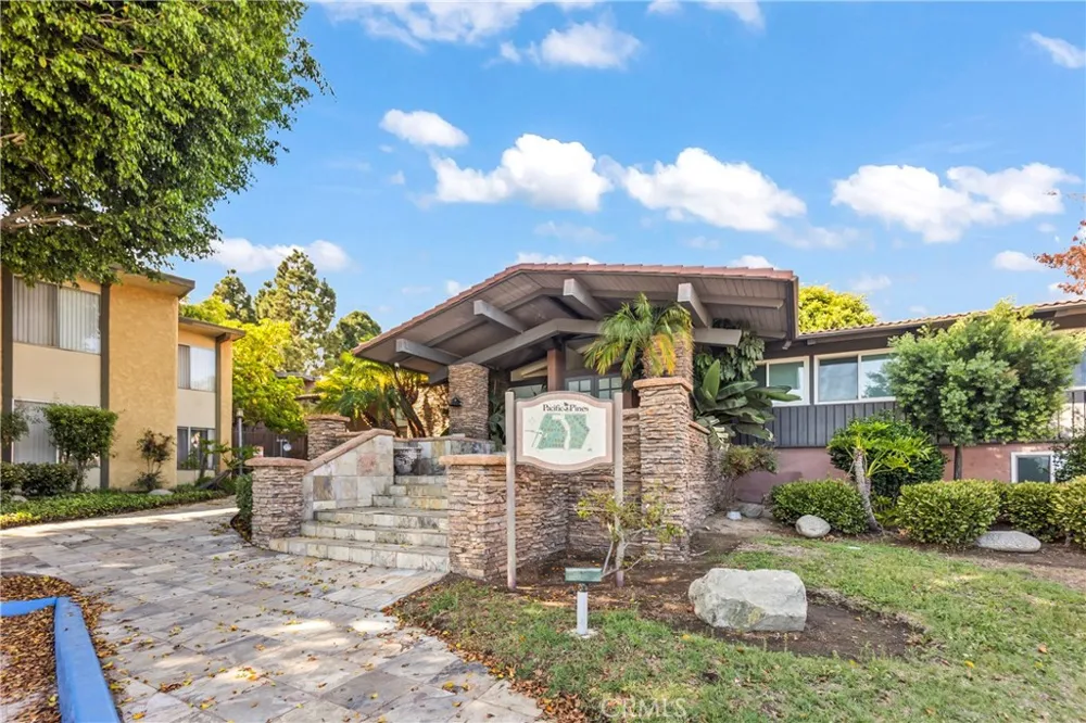 23308 Marigold Avenue #V-201 Torrance, CA 90502