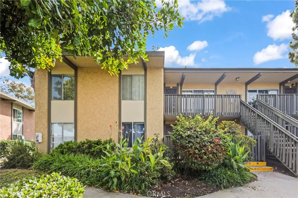 23308 Marigold Avenue #V-201 Torrance, CA 90502