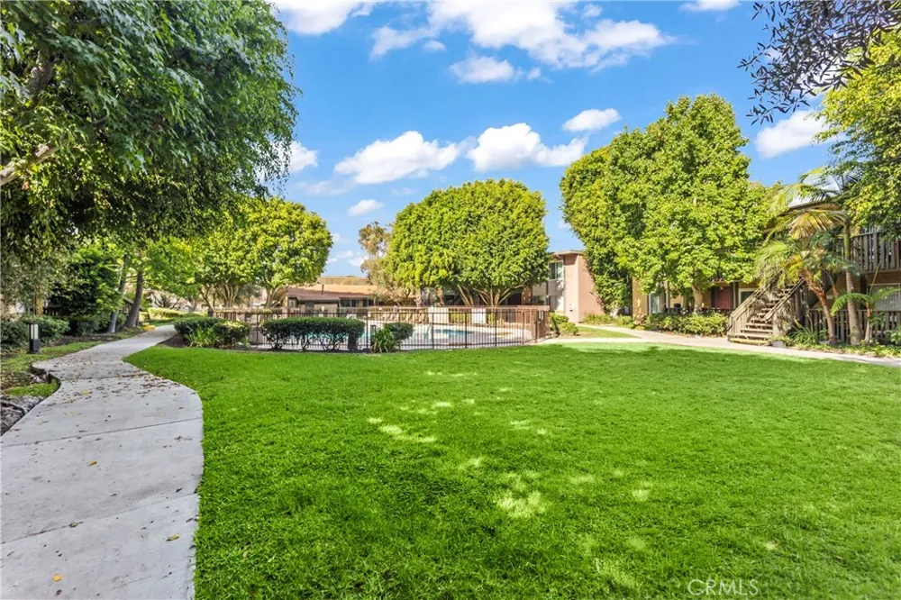 23308 Marigold Avenue #V-201 Torrance, CA 90502