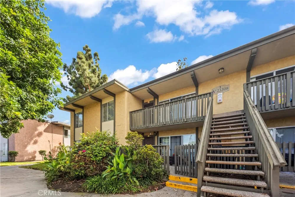 23308 Marigold Avenue #V-201 Torrance, CA 90502