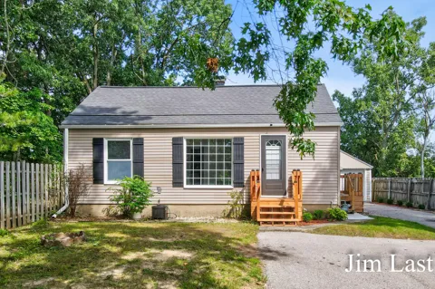 933 Barbara Street NW