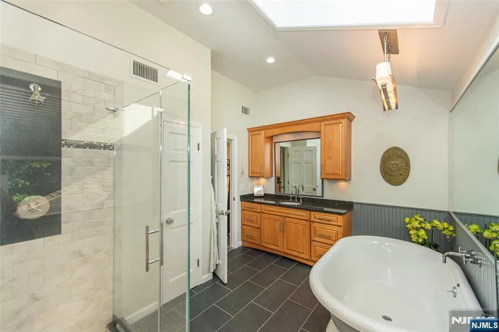 10 Weiss Drive Montville Township, NJ 07082