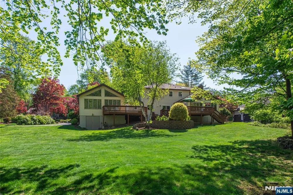 10 Weiss Drive Montville Township, NJ 07082