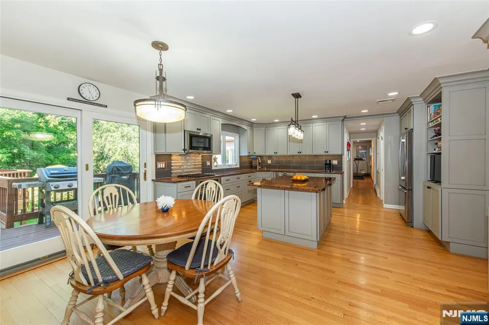 10 Weiss Drive Montville Township, NJ 07082