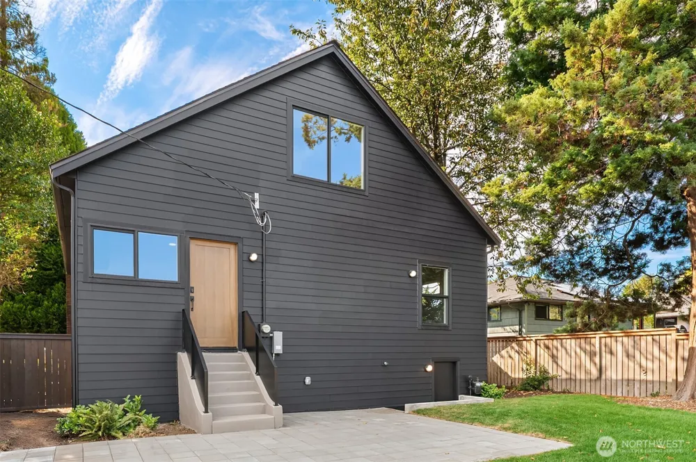 150 24th Avenue Seattle, WA 98112