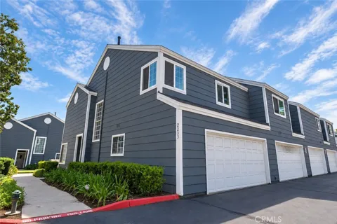 2233 S Fern
