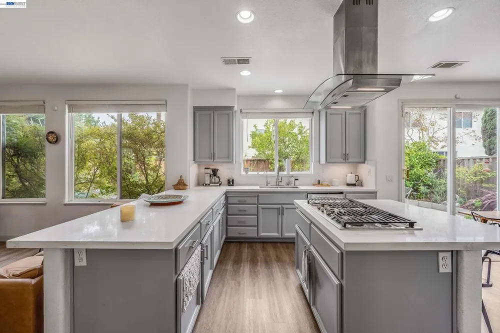 15632 Baypoint Ave San Leandro, CA 94579
