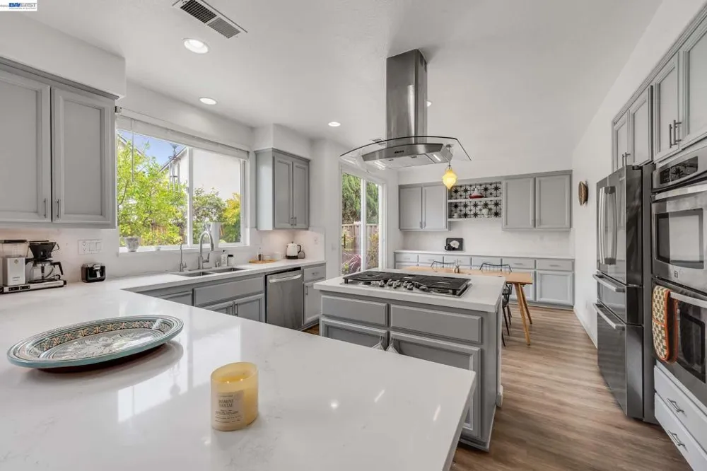 15632 Baypoint Ave San Leandro, CA 94579