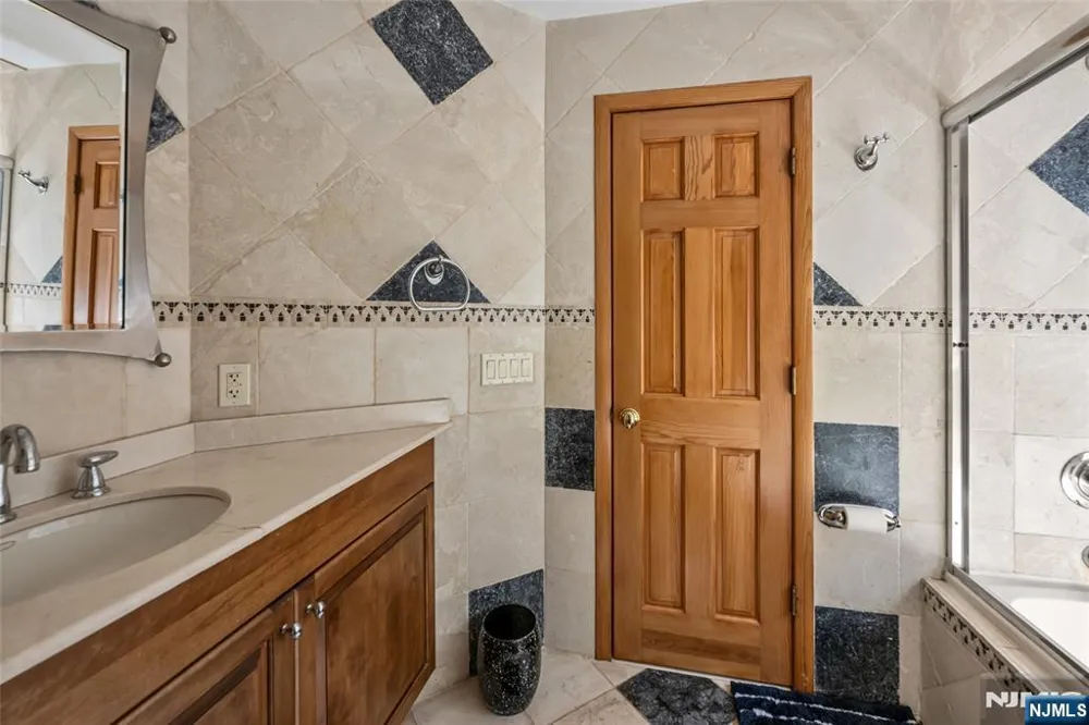 300 Lake Shore Drive Haworth, NJ 07641