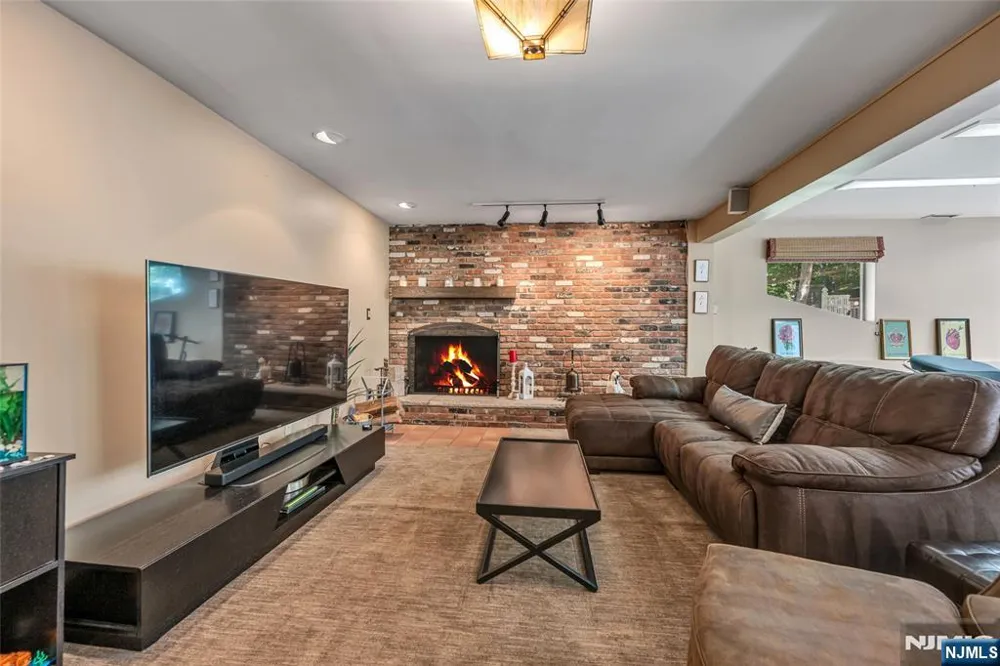 300 Lake Shore Drive Haworth, NJ 07641