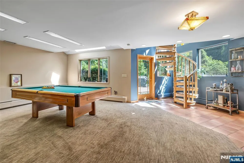 300 Lake Shore Drive Haworth, NJ 07641