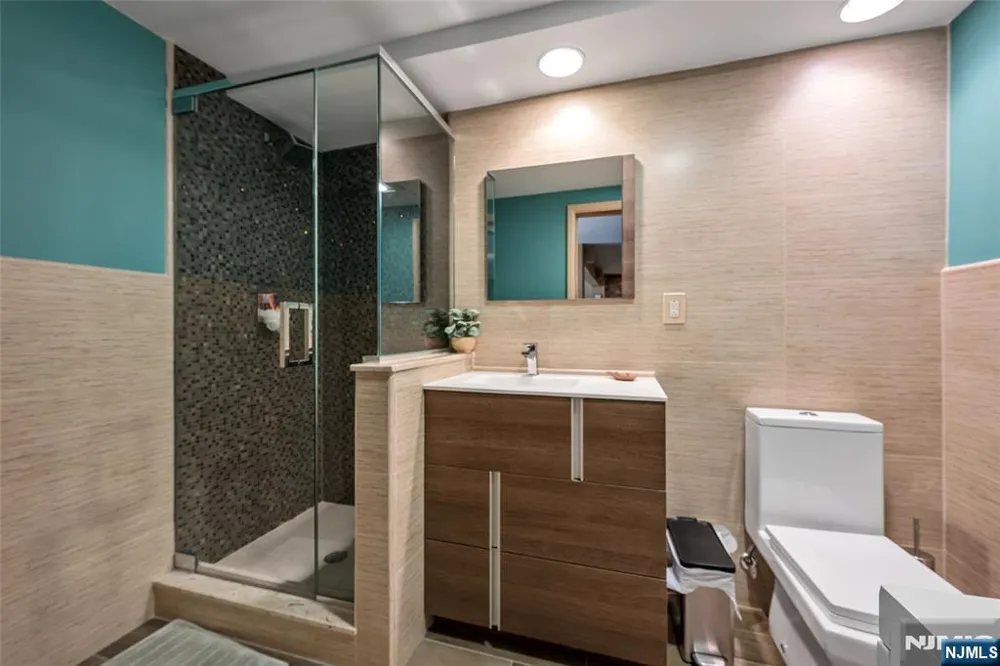 300 Lake Shore Drive Haworth, NJ 07641