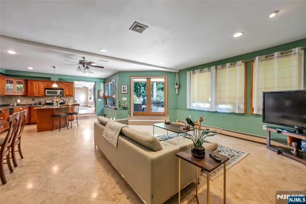 300 Lake Shore Drive Haworth, NJ 07641