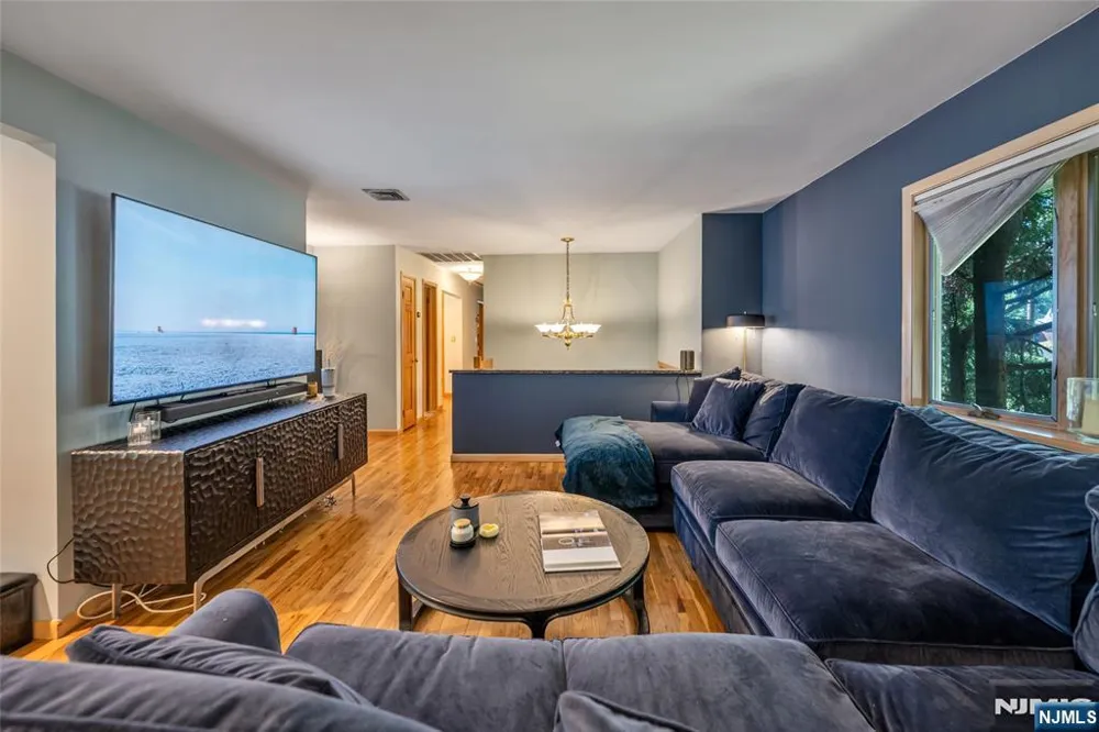 300 Lake Shore Drive Haworth, NJ 07641