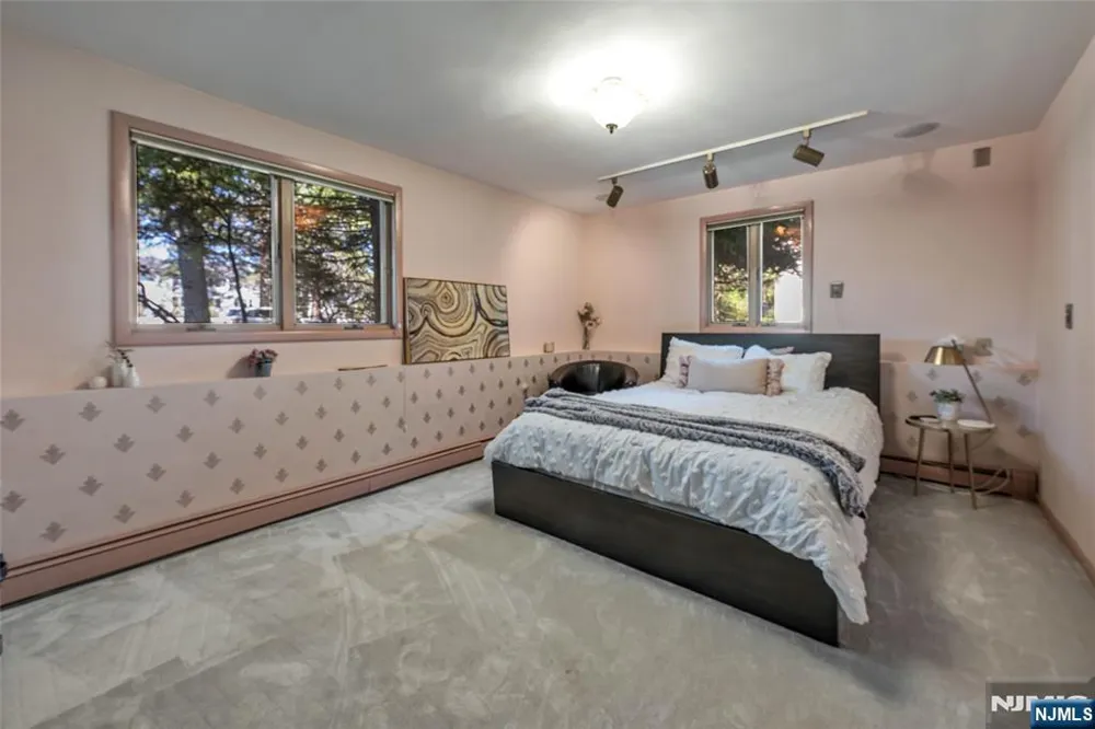 300 Lake Shore Drive Haworth, NJ 07641