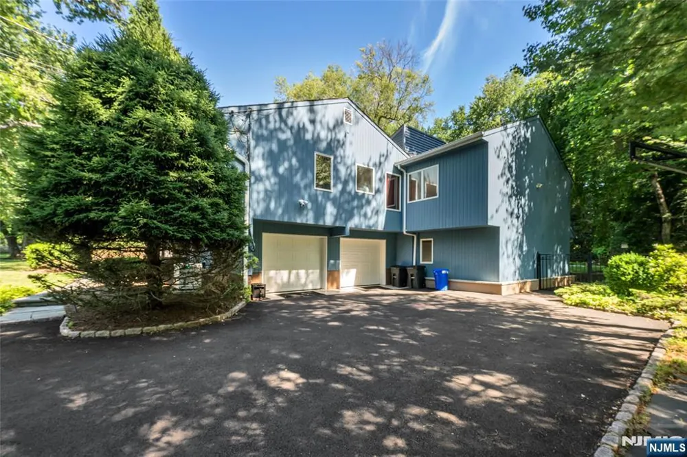 300 Lake Shore Drive Haworth, NJ 07641
