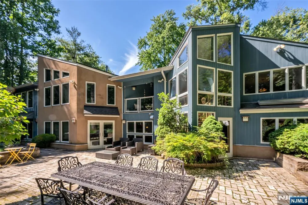 300 Lake Shore Drive Haworth, NJ 07641