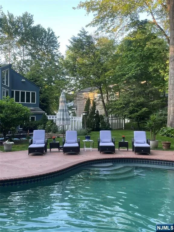 300 Lake Shore Drive Haworth, NJ 07641