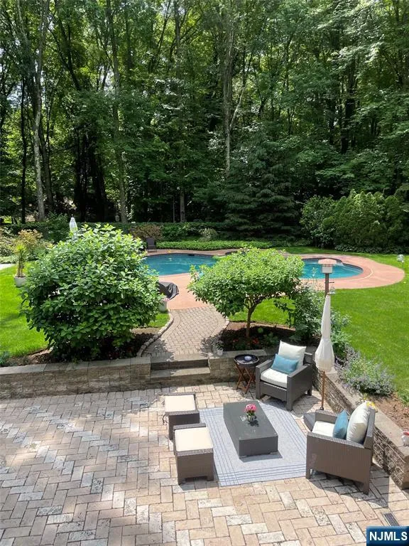 300 Lake Shore Drive Haworth, NJ 07641