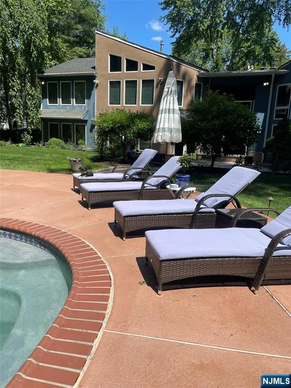 300 Lake Shore Drive Haworth, NJ 07641