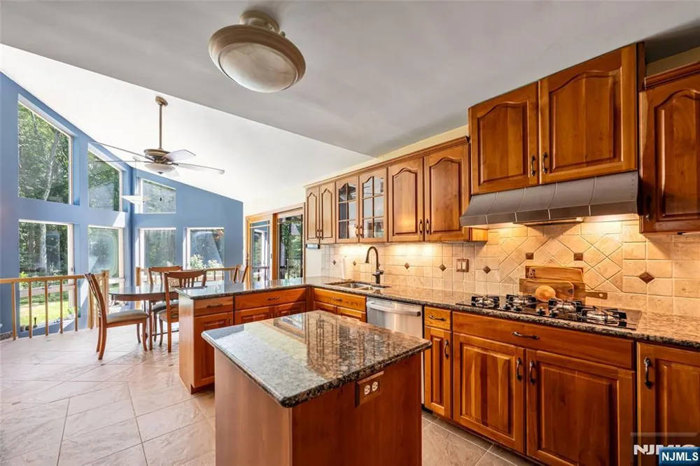 300 Lake Shore Drive Haworth, NJ 07641