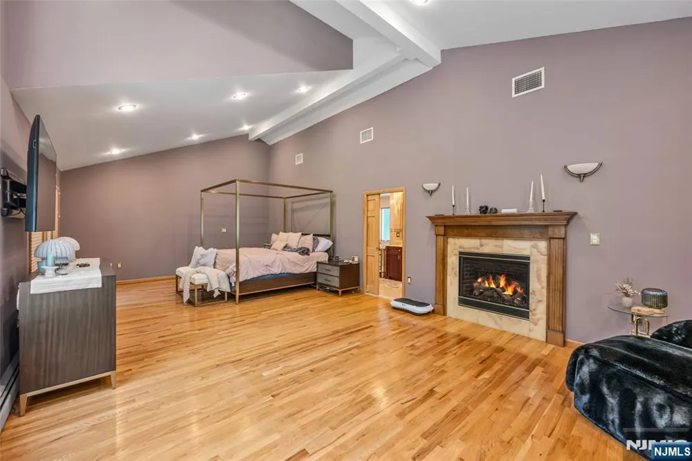 300 Lake Shore Drive Haworth, NJ 07641