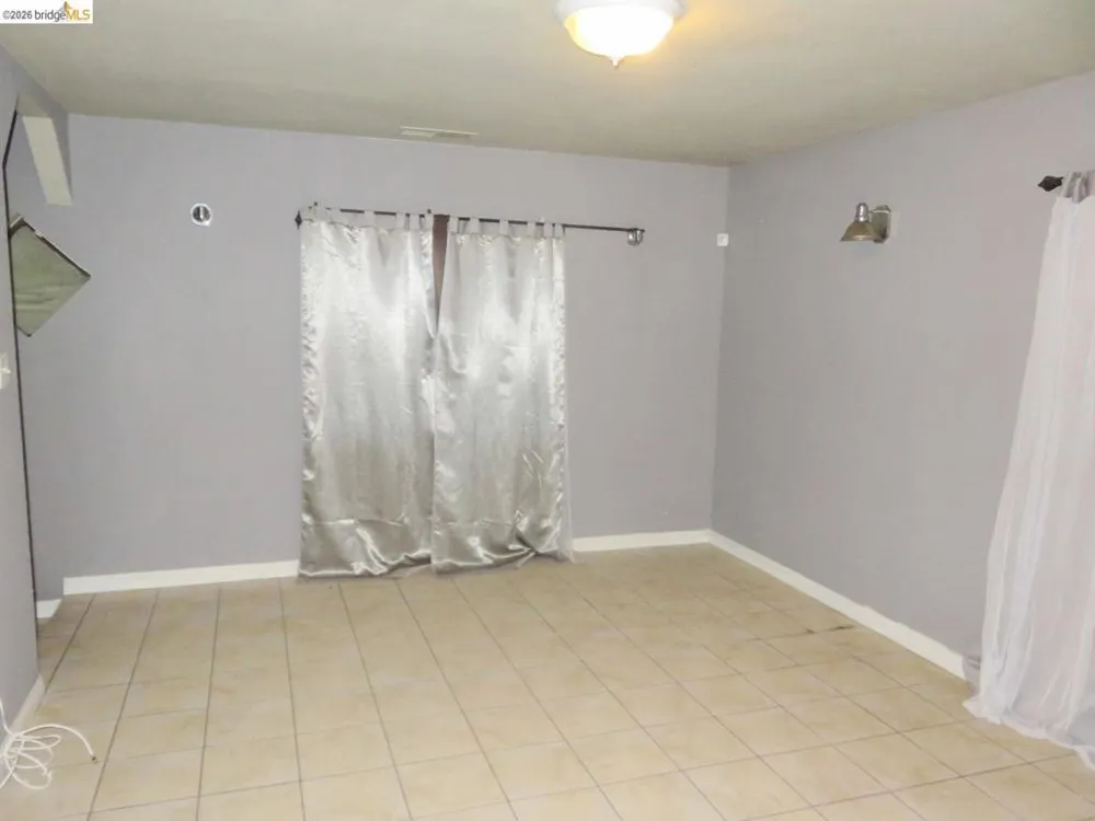 1027 76Th Ave Oakland, CA 94621